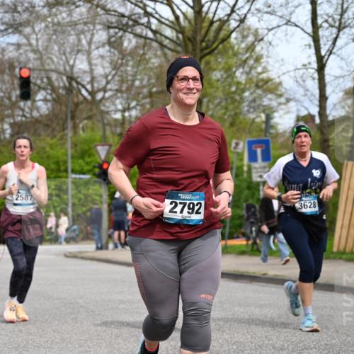 12.04.2026 - 45. Internationalen Wilhelmsburger Insellauf J. Mangold http://msf.ph/oto/9519678 12.04.2026 13:31:39 Ziel 2184, 2079, 2792, 3632, 3628, 2587, 2339, 4462 meine-sportfotos.de