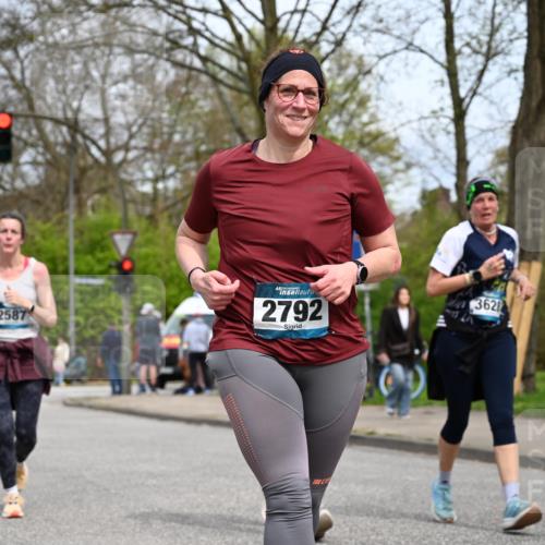 12.04.2026 - 45. Internationalen Wilhelmsburger Insellauf J. Mangold http://msf.ph/oto/9519681 12.04.2026 13:31:39 Ziel 2184, 2079, 2792, 3632, 3628, 2587, 2339, 4462 meine-sportfotos.de