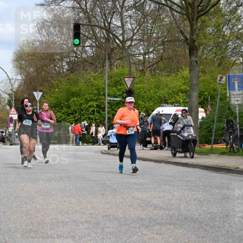 12.04.2026 - 45. Internationalen Wilhelmsburger Insellauf J. Mangold http://msf.ph/oto/9519741 12.04.2026 13:32:06 Ziel 2792, 3632, 3628, 2587, 2339, 4462, 4065, 3231, 2397, 3684, 2909, 3684, 2909 meine-sportfotos.de