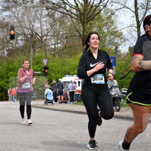 12.04.2026 - 45. Internationalen Wilhelmsburger Insellauf J. Mangold http://msf.ph/oto/9519774 12.04.2026 13:32:09 Ziel 2792, 3632, 3628, 2587, 2339, 4462, 4065, 3231, 3231, 2397, 3684, 2909 meine-sportfotos.de