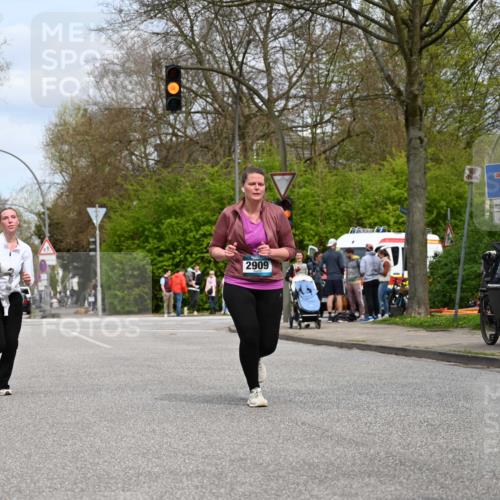 12.04.2026 - 45. Internationalen Wilhelmsburger Insellauf J. Mangold http://msf.ph/oto/9519775 12.04.2026 13:32:09 Ziel 2792, 3632, 3628, 2587, 2339, 4462, 4065, 3231, 3231, 2397, 3684, 2909 meine-sportfotos.de