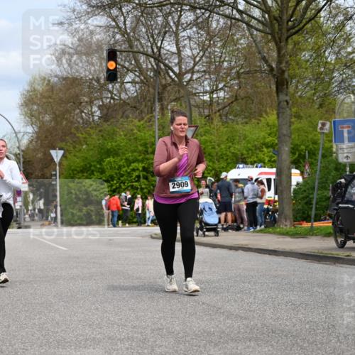 12.04.2026 - 45. Internationalen Wilhelmsburger Insellauf J. Mangold http://msf.ph/oto/9519777 12.04.2026 13:32:10 Ziel 2792, 3632, 3628, 2587, 2339, 4462, 4065, 3231, 2397, 3684, 2909 meine-sportfotos.de