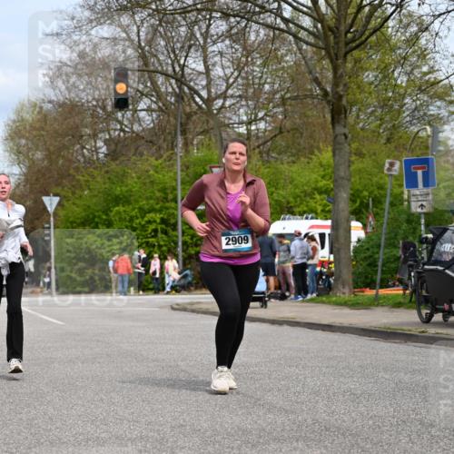 12.04.2026 - 45. Internationalen Wilhelmsburger Insellauf J. Mangold http://msf.ph/oto/9519781 12.04.2026 13:32:10 Ziel 2792, 3632, 3628, 2587, 2339, 4462, 4065, 3231, 2397, 3684, 2909 meine-sportfotos.de