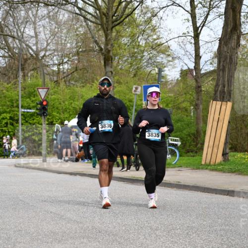 12.04.2026 - 45. Internationalen Wilhelmsburger Insellauf J. Mangold http://msf.ph/oto/9519793 12.04.2026 13:32:32 Ziel 4065, 3231, 2397, 3684, 2909, 3836, 5224 meine-sportfotos.de
