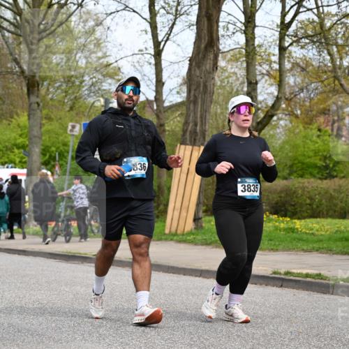 12.04.2026 - 45. Internationalen Wilhelmsburger Insellauf J. Mangold http://msf.ph/oto/9519807 12.04.2026 13:32:33 Ziel 3231, 2397, 3684, 2909, 3836, 5224, 5224, 3980 meine-sportfotos.de