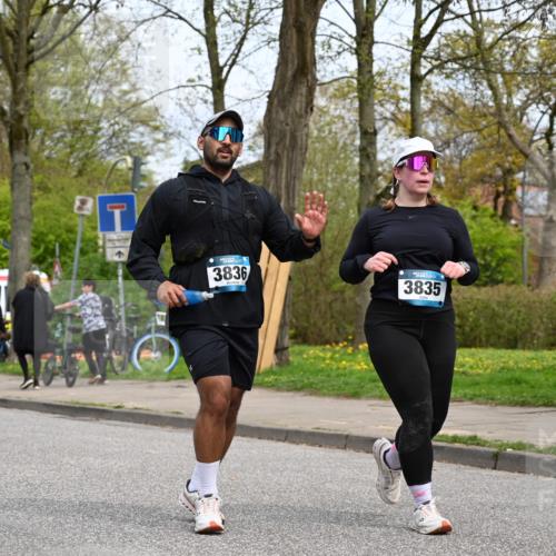 12.04.2026 - 45. Internationalen Wilhelmsburger Insellauf J. Mangold http://msf.ph/oto/9519810 12.04.2026 13:32:33 Ziel 3231, 2397, 3684, 2909, 3836, 5224, 5224, 3980 meine-sportfotos.de