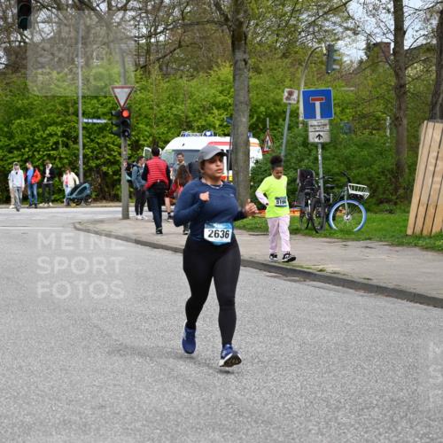 12.04.2026 - 45. Internationalen Wilhelmsburger Insellauf J. Mangold http://msf.ph/oto/9519873 12.04.2026 13:33:23 Ziel 5715, 3530, 2636 meine-sportfotos.de
