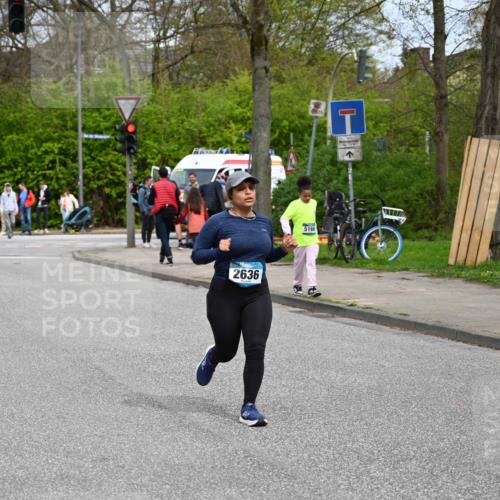 12.04.2026 - 45. Internationalen Wilhelmsburger Insellauf J. Mangold http://msf.ph/oto/9519874 12.04.2026 13:33:23 Ziel 5715, 3530, 2636 meine-sportfotos.de