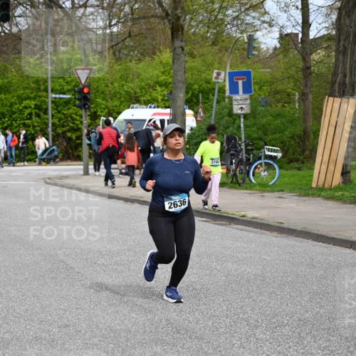 12.04.2026 - 45. Internationalen Wilhelmsburger Insellauf J. Mangold http://msf.ph/oto/9519875 12.04.2026 13:33:23 Ziel 5715, 3530, 2636 meine-sportfotos.de