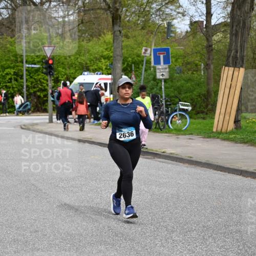 12.04.2026 - 45. Internationalen Wilhelmsburger Insellauf J. Mangold http://msf.ph/oto/9519877 12.04.2026 13:33:23 Ziel 5715, 3530, 2636 meine-sportfotos.de