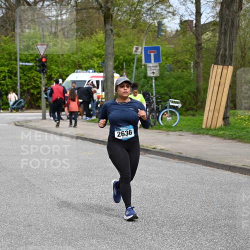 12.04.2026 - 45. Internationalen Wilhelmsburger Insellauf J. Mangold http://msf.ph/oto/9519878 12.04.2026 13:33:23 Ziel 5715, 3530, 2636 meine-sportfotos.de
