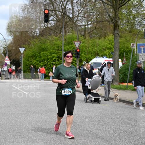 12.04.2026 - 45. Internationalen Wilhelmsburger Insellauf J. Mangold http://msf.ph/oto/9519888 12.04.2026 13:33:53 Ziel 2636, 3409, 3075 meine-sportfotos.de