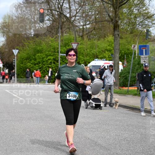 12.04.2026 - 45. Internationalen Wilhelmsburger Insellauf J. Mangold http://msf.ph/oto/9519889 12.04.2026 13:33:53 Ziel 2636, 3409, 3075 meine-sportfotos.de