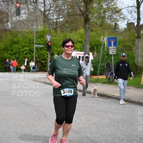 12.04.2026 - 45. Internationalen Wilhelmsburger Insellauf J. Mangold http://msf.ph/oto/9519896 12.04.2026 13:33:54 Ziel 2636, 3409, 3075 meine-sportfotos.de
