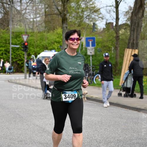 12.04.2026 - 45. Internationalen Wilhelmsburger Insellauf J. Mangold http://msf.ph/oto/9519900 12.04.2026 13:33:55 Ziel 2636, 3409, 3075 meine-sportfotos.de