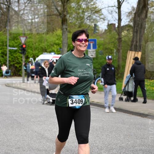 12.04.2026 - 45. Internationalen Wilhelmsburger Insellauf J. Mangold http://msf.ph/oto/9519901 12.04.2026 13:33:55 Ziel 2636, 3409, 3075 meine-sportfotos.de