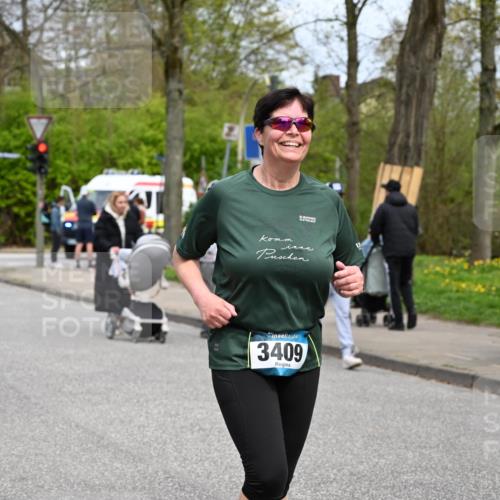 12.04.2026 - 45. Internationalen Wilhelmsburger Insellauf J. Mangold http://msf.ph/oto/9519904 12.04.2026 13:33:55 Ziel 2636, 3409, 3075 meine-sportfotos.de