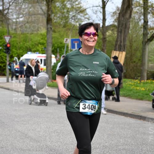 12.04.2026 - 45. Internationalen Wilhelmsburger Insellauf J. Mangold http://msf.ph/oto/9519905 12.04.2026 13:33:55 Ziel 2636, 3409, 3075 meine-sportfotos.de