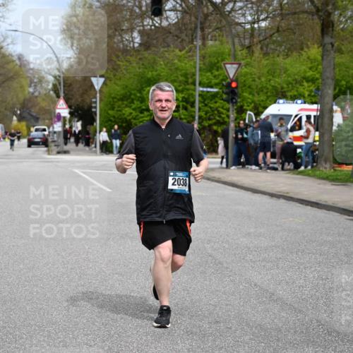 12.04.2026 - 45. Internationalen Wilhelmsburger Insellauf J. Mangold http://msf.ph/oto/9519929 12.04.2026 13:34:33 Ziel 3409, 3075, 2038 meine-sportfotos.de