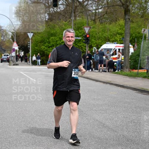 12.04.2026 - 45. Internationalen Wilhelmsburger Insellauf J. Mangold http://msf.ph/oto/9519932 12.04.2026 13:34:34 Ziel 3075, 2038 meine-sportfotos.de