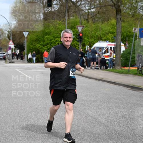 12.04.2026 - 45. Internationalen Wilhelmsburger Insellauf J. Mangold http://msf.ph/oto/9519933 12.04.2026 13:34:34 Ziel 3075, 2038 meine-sportfotos.de