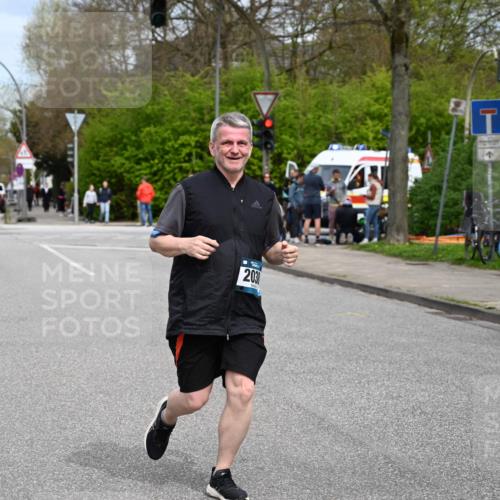 12.04.2026 - 45. Internationalen Wilhelmsburger Insellauf J. Mangold http://msf.ph/oto/9519934 12.04.2026 13:34:34 Ziel 3075, 2038 meine-sportfotos.de