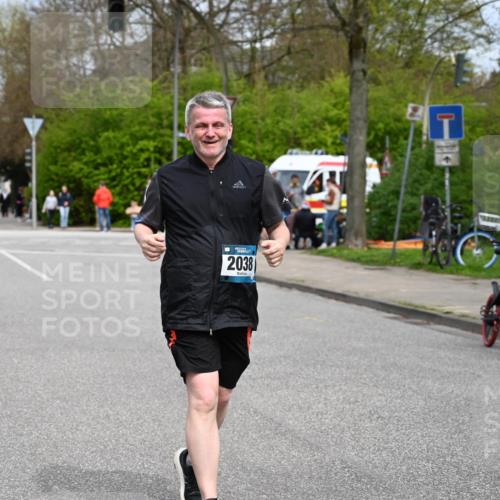 12.04.2026 - 45. Internationalen Wilhelmsburger Insellauf J. Mangold http://msf.ph/oto/9519937 12.04.2026 13:34:34 Ziel 3075, 2038 meine-sportfotos.de
