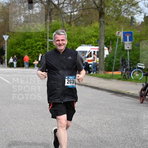 12.04.2026 - 45. Internationalen Wilhelmsburger Insellauf J. Mangold http://msf.ph/oto/9519938 12.04.2026 13:34:34 Ziel 3075, 2038 meine-sportfotos.de