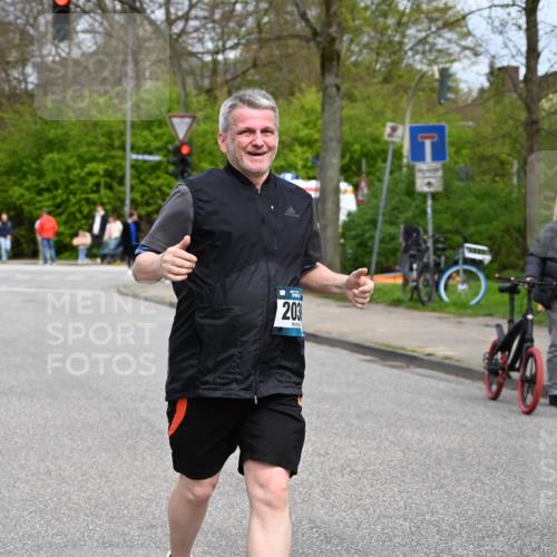12.04.2026 - 45. Internationalen Wilhelmsburger Insellauf J. Mangold http://msf.ph/oto/9519942 12.04.2026 13:34:34 Ziel 3075, 2038 meine-sportfotos.de