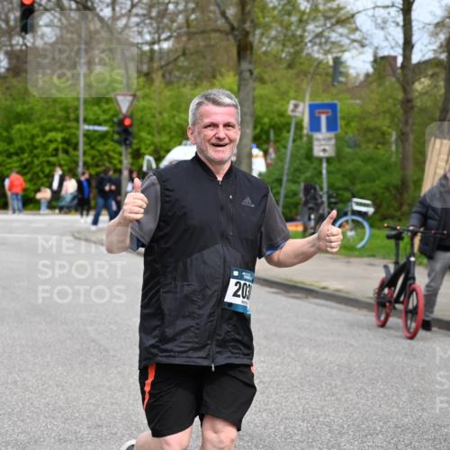 12.04.2026 - 45. Internationalen Wilhelmsburger Insellauf J. Mangold http://msf.ph/oto/9519944 12.04.2026 13:34:35 Ziel 3075, 2038 meine-sportfotos.de