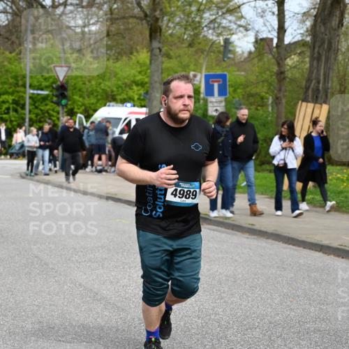 12.04.2026 - 45. Internationalen Wilhelmsburger Insellauf J. Mangold http://msf.ph/oto/9519954 12.04.2026 13:35:03 Ziel 2038, 4988, 4989, 3282, 4113 meine-sportfotos.de