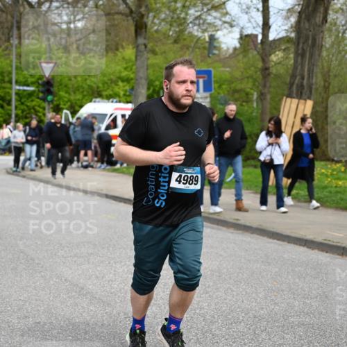 12.04.2026 - 45. Internationalen Wilhelmsburger Insellauf J. Mangold http://msf.ph/oto/9519955 12.04.2026 13:35:03 Ziel 2038, 4988, 4989, 3282, 4113 meine-sportfotos.de