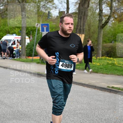 12.04.2026 - 45. Internationalen Wilhelmsburger Insellauf J. Mangold http://msf.ph/oto/9519960 12.04.2026 13:35:03 Ziel 2038, 4988, 4989, 3282, 4113 meine-sportfotos.de