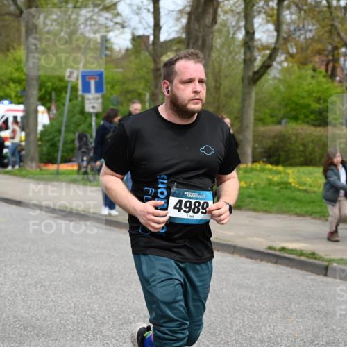 12.04.2026 - 45. Internationalen Wilhelmsburger Insellauf J. Mangold http://msf.ph/oto/9519962 12.04.2026 13:35:03 Ziel 2038, 4988, 4989, 3282, 4113 meine-sportfotos.de