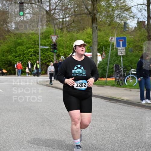 12.04.2026 - 45. Internationalen Wilhelmsburger Insellauf J. Mangold http://msf.ph/oto/9519964 12.04.2026 13:35:06 Ziel 2038, 4988, 4989, 3282, 4113 meine-sportfotos.de