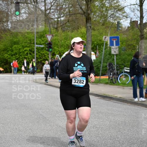 12.04.2026 - 45. Internationalen Wilhelmsburger Insellauf J. Mangold http://msf.ph/oto/9519965 12.04.2026 13:35:06 Ziel 2038, 4988, 4989, 3282, 4113 meine-sportfotos.de