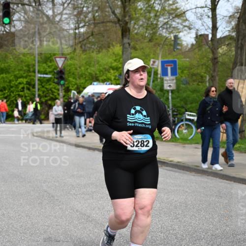 12.04.2026 - 45. Internationalen Wilhelmsburger Insellauf J. Mangold http://msf.ph/oto/9519966 12.04.2026 13:35:06 Ziel 2038, 4988, 4989, 3282, 4113 meine-sportfotos.de