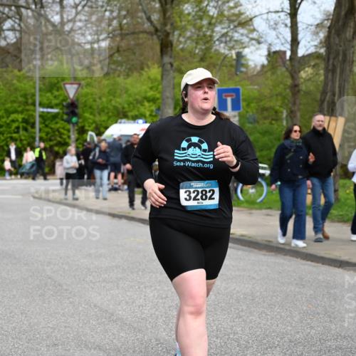12.04.2026 - 45. Internationalen Wilhelmsburger Insellauf J. Mangold http://msf.ph/oto/9519968 12.04.2026 13:35:06 Ziel 2038, 4988, 4989, 3282, 4113 meine-sportfotos.de