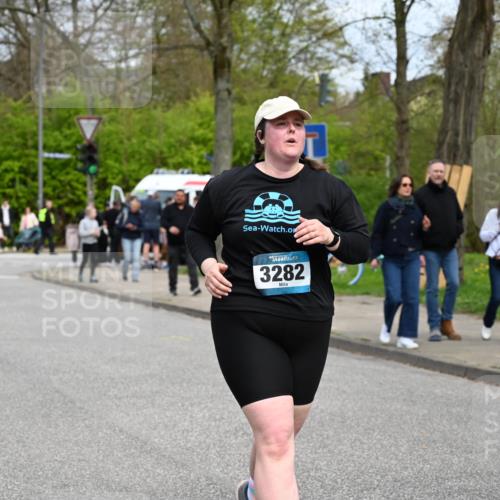 12.04.2026 - 45. Internationalen Wilhelmsburger Insellauf J. Mangold http://msf.ph/oto/9519969 12.04.2026 13:35:06 Ziel 2038, 4988, 4989, 3282, 4113 meine-sportfotos.de