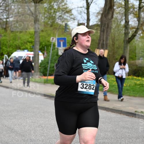 12.04.2026 - 45. Internationalen Wilhelmsburger Insellauf J. Mangold http://msf.ph/oto/9519974 12.04.2026 13:35:07 Ziel 2038, 4988, 4989, 3282, 4113 meine-sportfotos.de