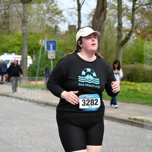 12.04.2026 - 45. Internationalen Wilhelmsburger Insellauf J. Mangold http://msf.ph/oto/9519976 12.04.2026 13:35:07 Ziel 2038, 4988, 4989, 3282, 4113 meine-sportfotos.de