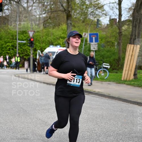 12.04.2026 - 45. Internationalen Wilhelmsburger Insellauf J. Mangold http://msf.ph/oto/9519985 12.04.2026 13:35:17 Ziel 4988, 4989, 3282, 4113 meine-sportfotos.de