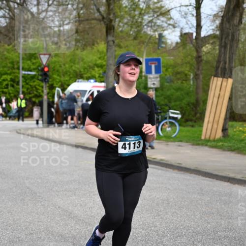 12.04.2026 - 45. Internationalen Wilhelmsburger Insellauf J. Mangold http://msf.ph/oto/9519986 12.04.2026 13:35:17 Ziel 4988, 4989, 3282, 4113 meine-sportfotos.de