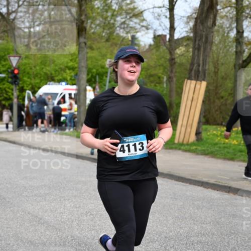 12.04.2026 - 45. Internationalen Wilhelmsburger Insellauf J. Mangold http://msf.ph/oto/9519989 12.04.2026 13:35:17 Ziel 4988, 4989, 3282, 4113 meine-sportfotos.de