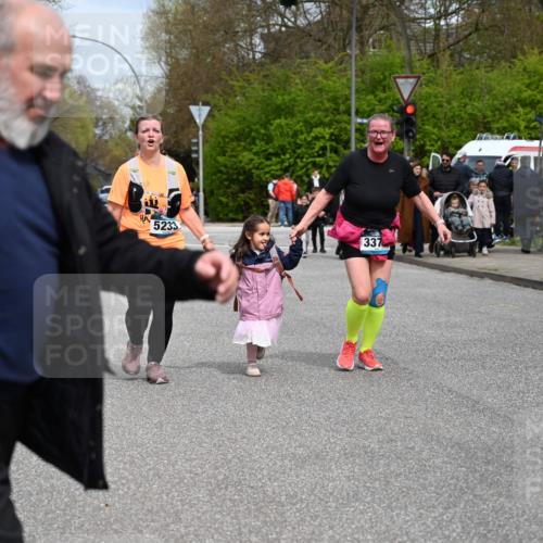 12.04.2026 - 45. Internationalen Wilhelmsburger Insellauf J. Mangold http://msf.ph/oto/9520000 12.04.2026 13:35:38 Ziel 3282, 4113, 5233, 3376 meine-sportfotos.de