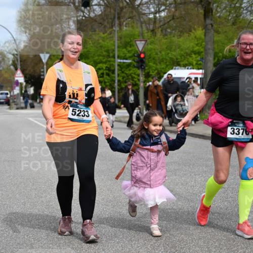 12.04.2026 - 45. Internationalen Wilhelmsburger Insellauf J. Mangold http://msf.ph/oto/9520007 12.04.2026 13:35:40 Ziel 3282, 4113, 5233, 3376 meine-sportfotos.de