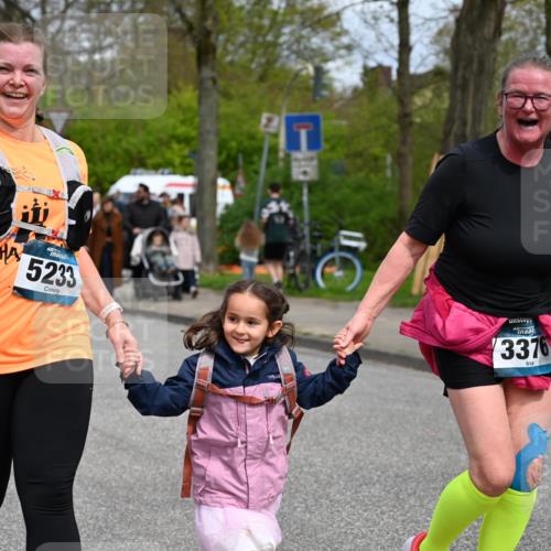 12.04.2026 - 45. Internationalen Wilhelmsburger Insellauf J. Mangold http://msf.ph/oto/9520017 12.04.2026 13:35:41 Ziel 3282, 4113, 5233, 3376 meine-sportfotos.de