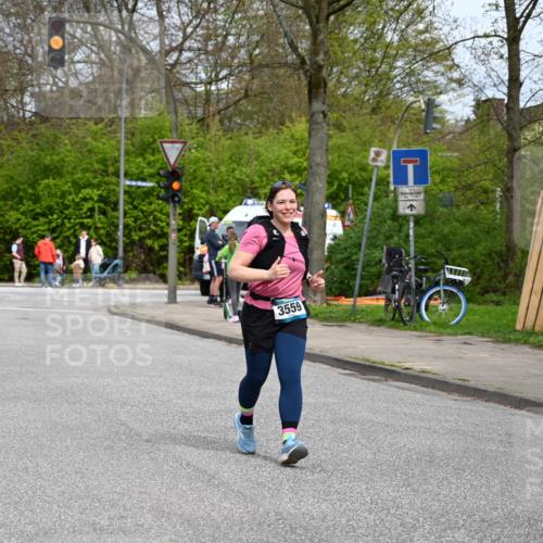 12.04.2026 - 45. Internationalen Wilhelmsburger Insellauf J. Mangold http://msf.ph/oto/9520040 12.04.2026 13:36:38 Ziel 2773, 3559, 5604 meine-sportfotos.de