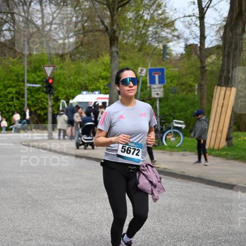 12.04.2026 - 45. Internationalen Wilhelmsburger Insellauf J. Mangold http://msf.ph/oto/9520084 12.04.2026 13:37:05 Ziel 3559, 5604, 3475, 5672 meine-sportfotos.de