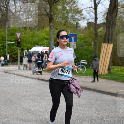 12.04.2026 - 45. Internationalen Wilhelmsburger Insellauf J. Mangold http://msf.ph/oto/9520085 12.04.2026 13:37:06 Ziel 3559, 5604, 3475, 5672 meine-sportfotos.de